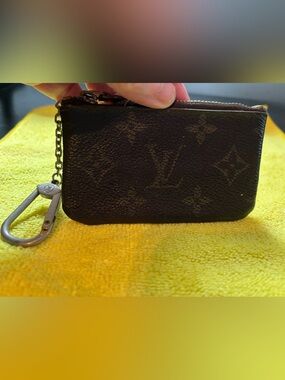 Authentic Louis Vuitton Pochette Clés Key Pouch / Keychain Wallet – Monogram